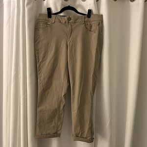 Ankle length or roll up khaki pants